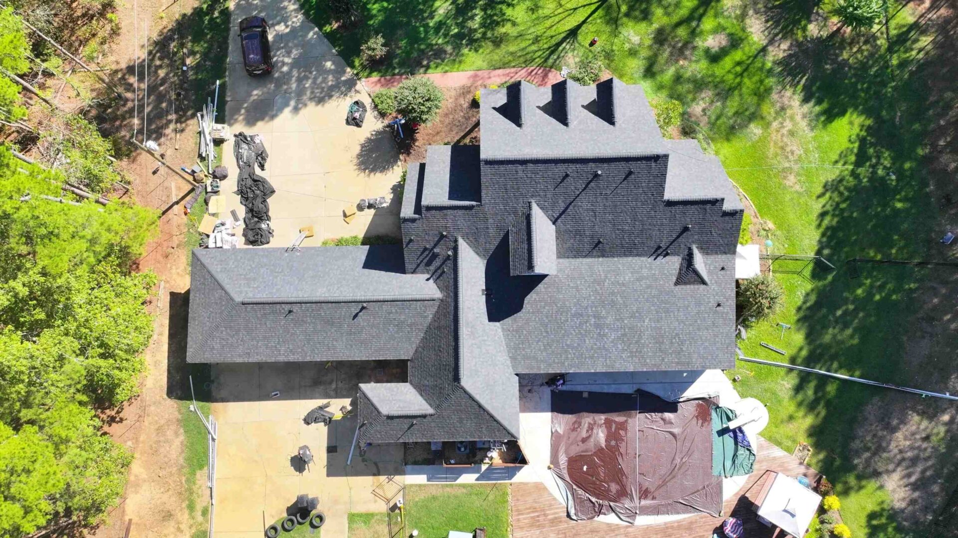 A bird 's eye view of a large house with many windows.